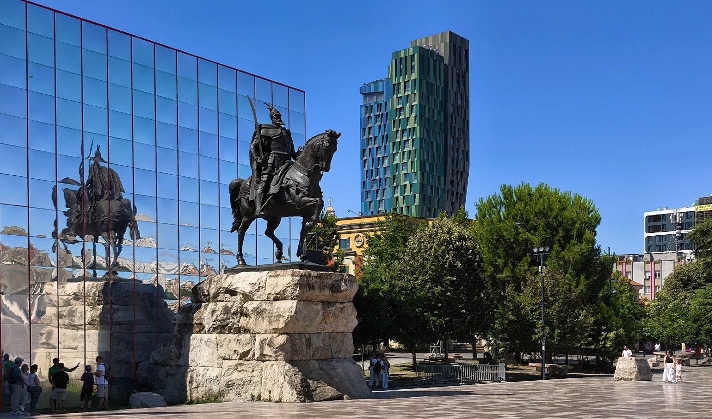 Tirana-Náměstí Skanderbega